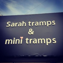 Logotipo Sarah Tramps & Mini Tramps
