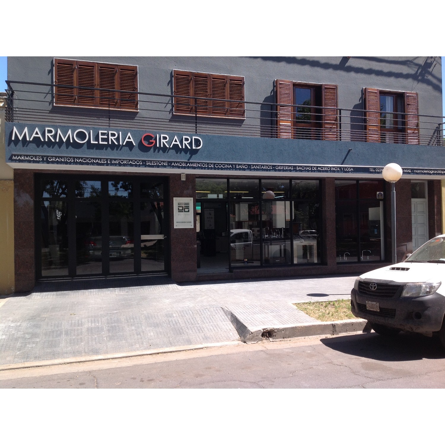 Logotipo Marmoleria Girard SA